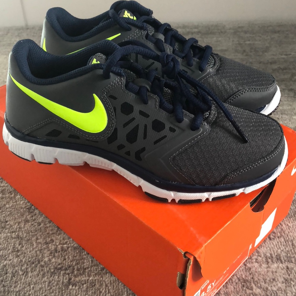 Nike flex supreme tr 4 759990 070 youth